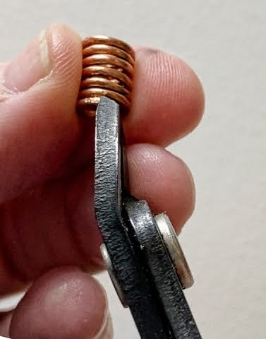 Susan LeGuyader's Jump Ring Tips - , Findings & Components, Toggles & Clasps, Earwire & Headpin, Jump Rings, Jump Ring, Making Jump Rings, Position your flush cutters parallel